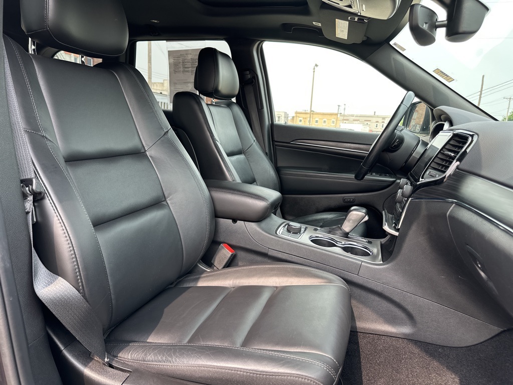 Vehicle image 23 of 44