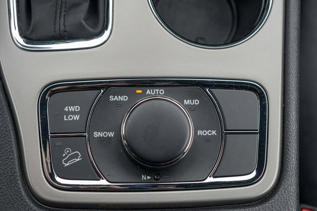 Vehicle image 19 of 24