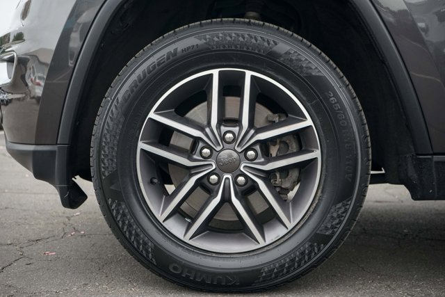 Vehicle image 10 of 24