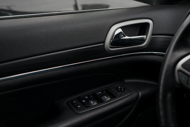 Vehicle image 23 of 24