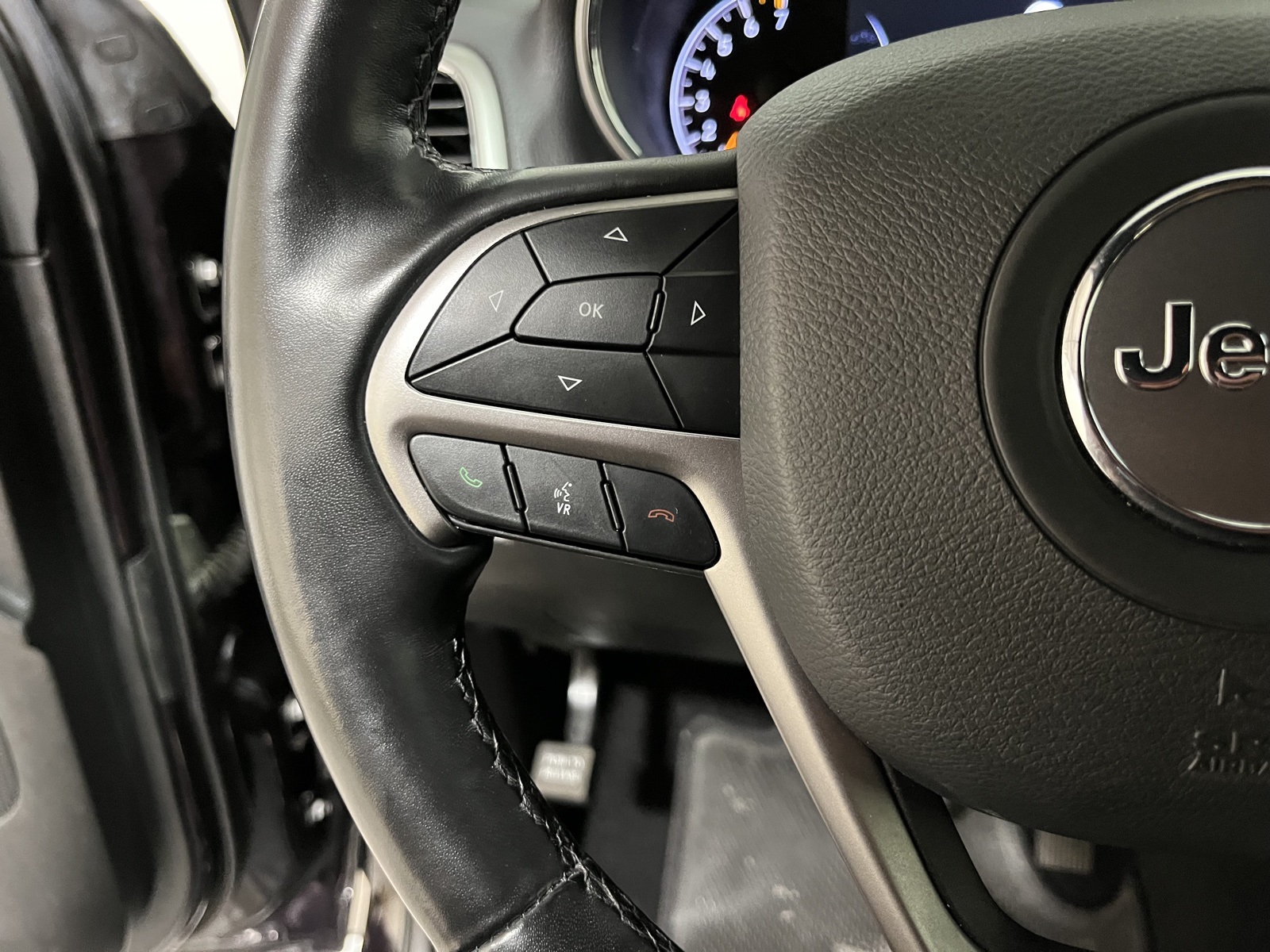 Vehicle image 21 of 29