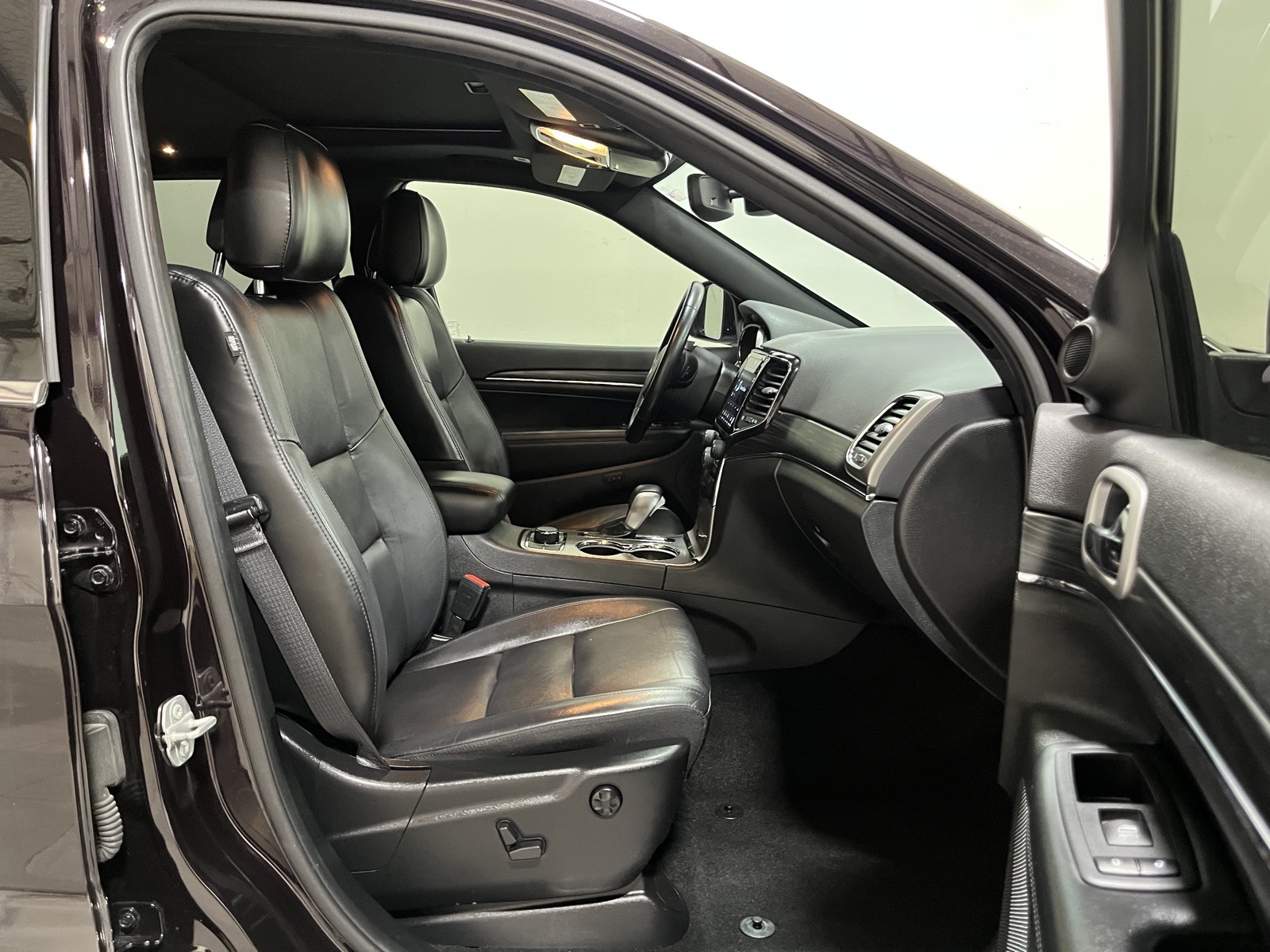 Vehicle image 15 of 29