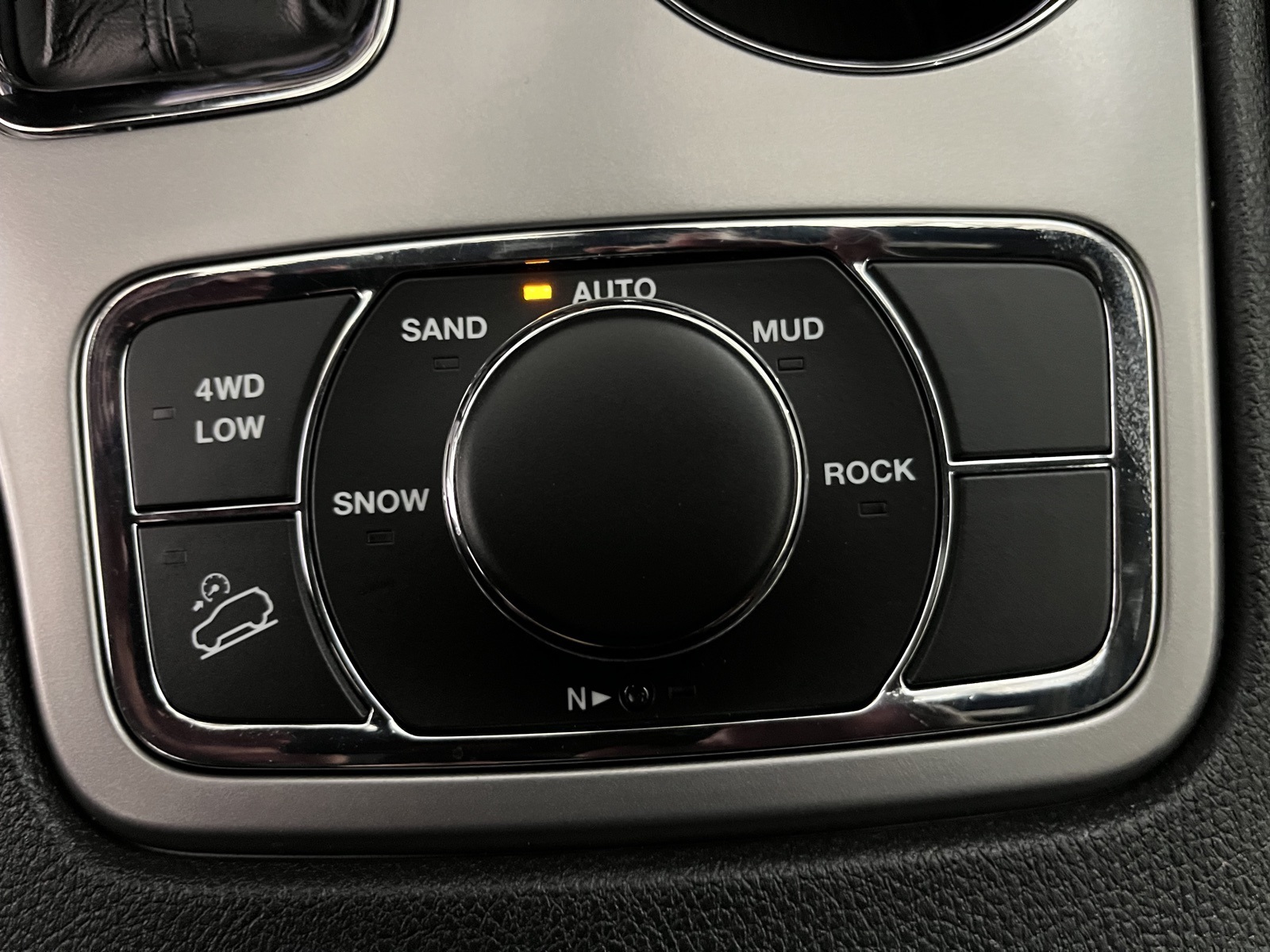 Vehicle image 27 of 29