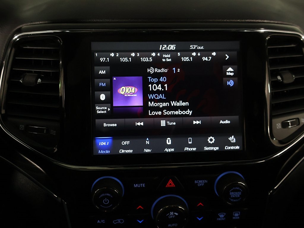 Vehicle image 46 of 62