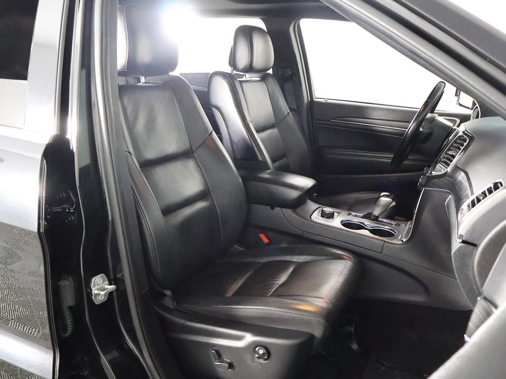 Vehicle image 33 of 62