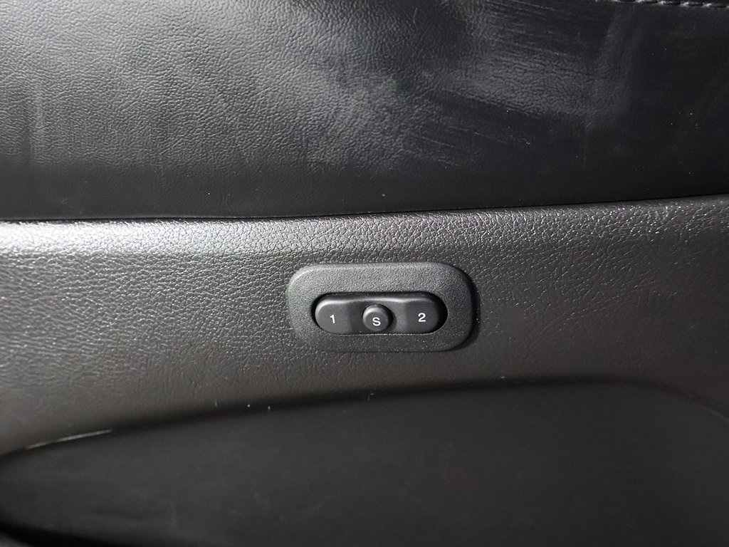 Vehicle image 37 of 62