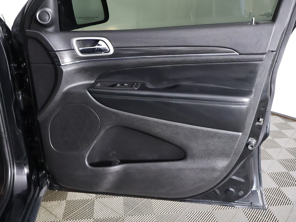 Vehicle image 27 of 62