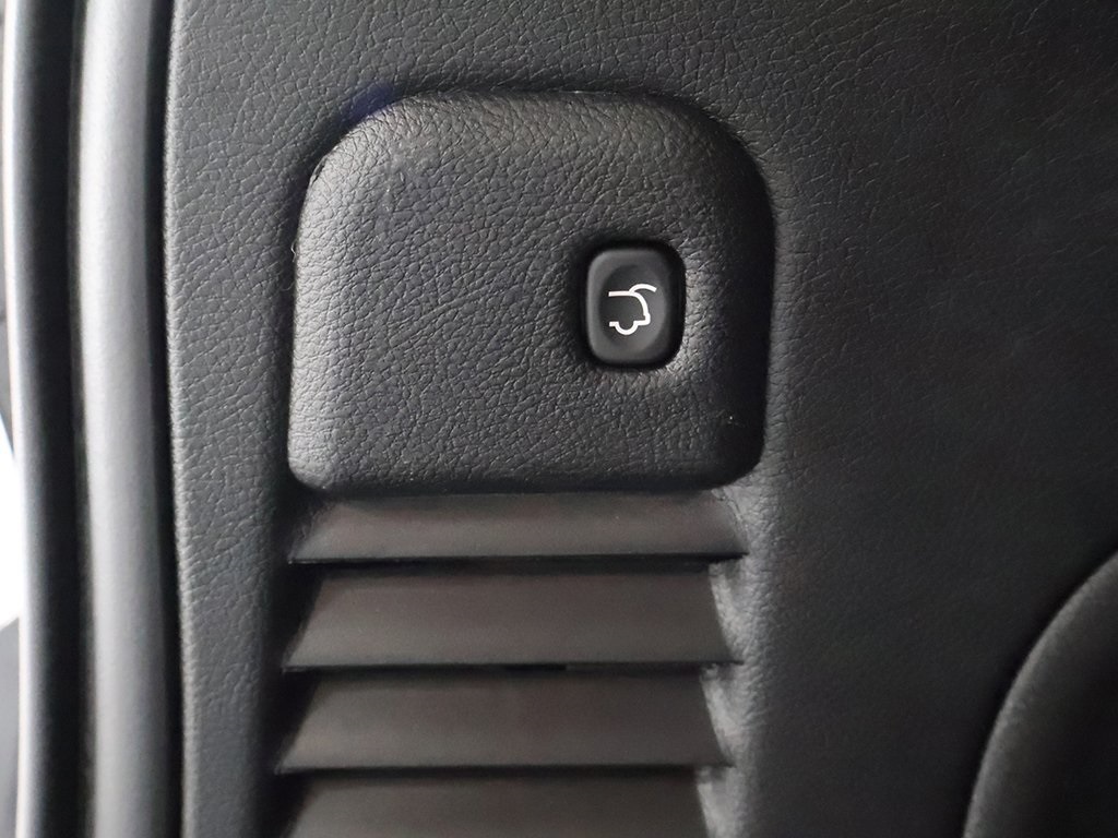 Vehicle image 22 of 62