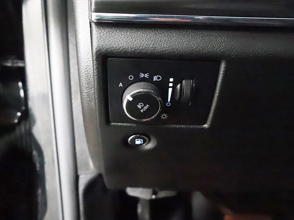 Vehicle image 39 of 62