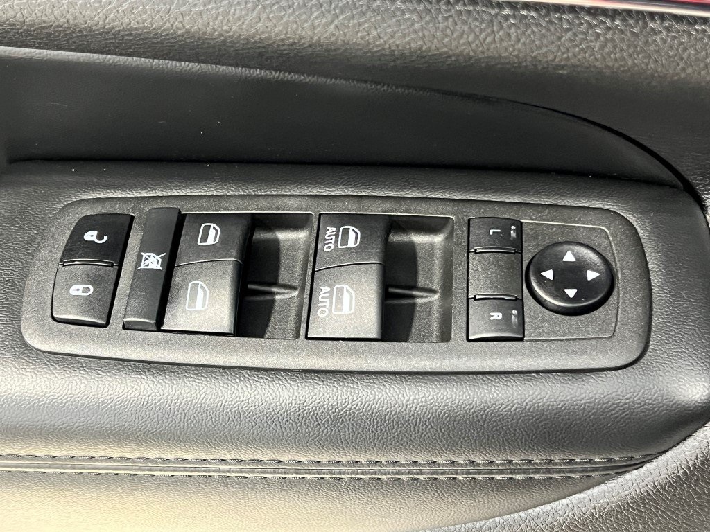 Vehicle image 37 of 41