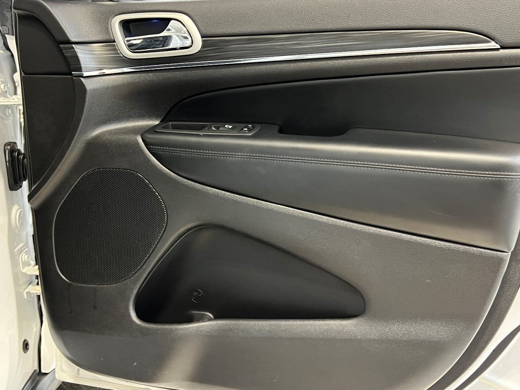 Vehicle image 12 of 41