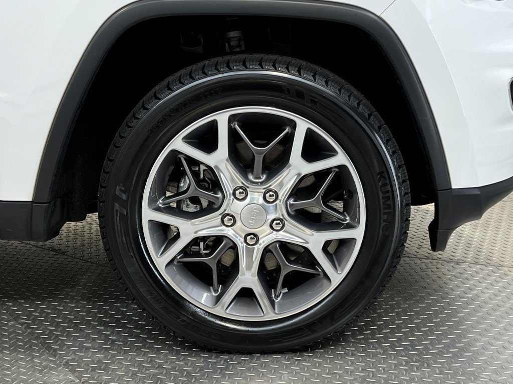 Vehicle image 9 of 41