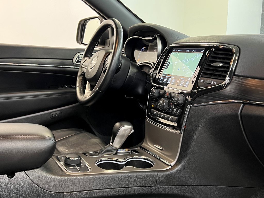Vehicle image 10 of 41