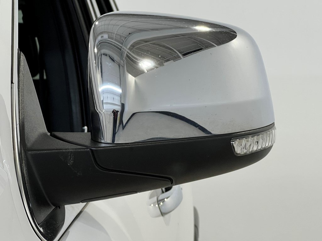 Vehicle image 38 of 41