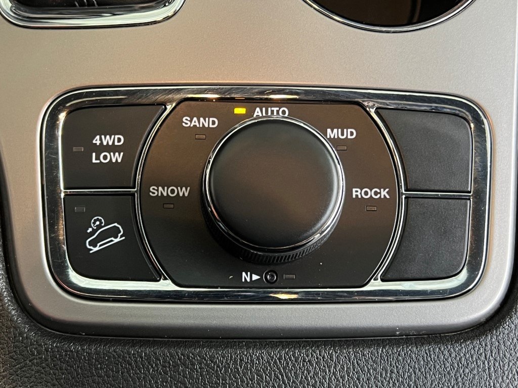 Vehicle image 33 of 41