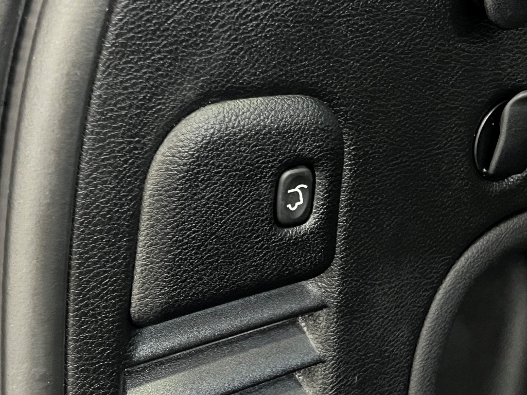 Vehicle image 17 of 41