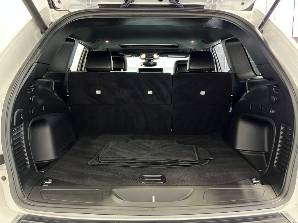 Vehicle image 16 of 41