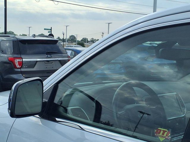 Vehicle image 24 of 29