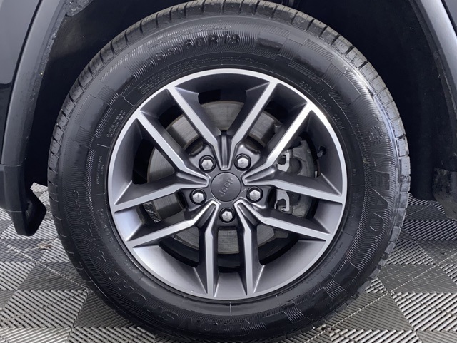 Vehicle image 43 of 51