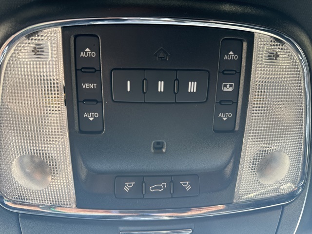 Vehicle image 21 of 22