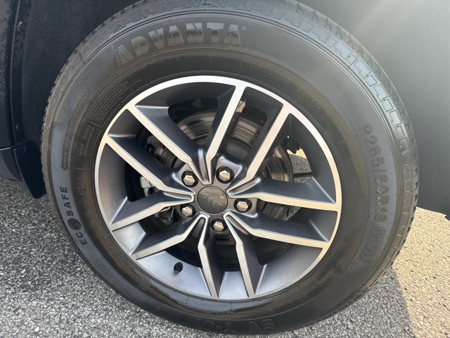 Vehicle image 9 of 22