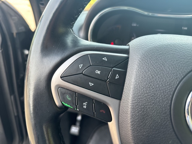 Vehicle image 14 of 22