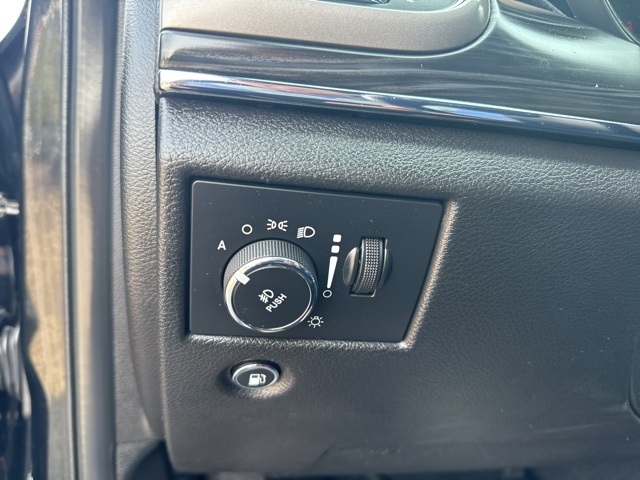 Vehicle image 17 of 22