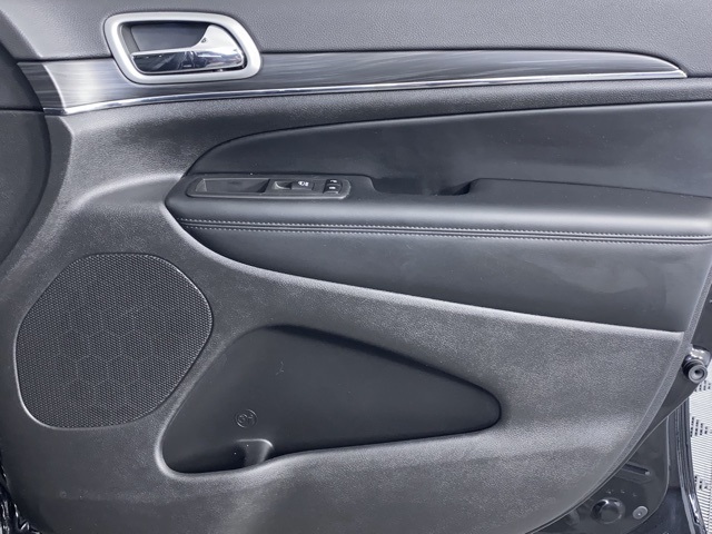 Vehicle image 30 of 51