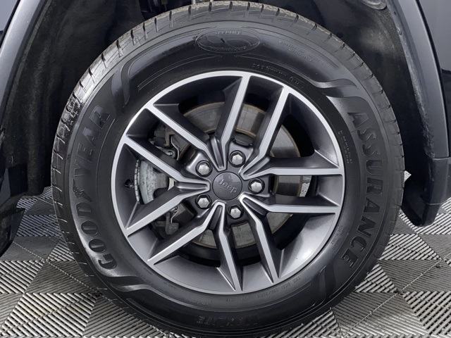 Vehicle image 47 of 51