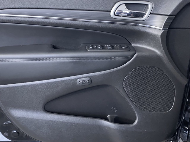 Vehicle image 11 of 51
