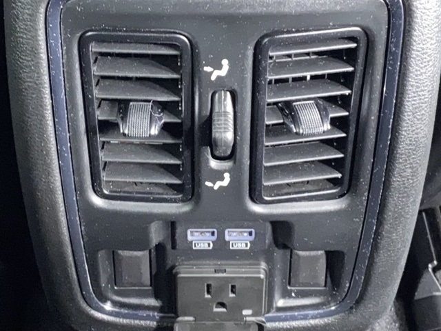Vehicle image 33 of 51