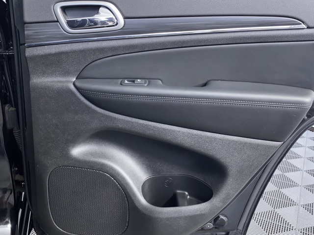 Vehicle image 36 of 51