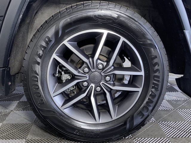 Vehicle image 45 of 51