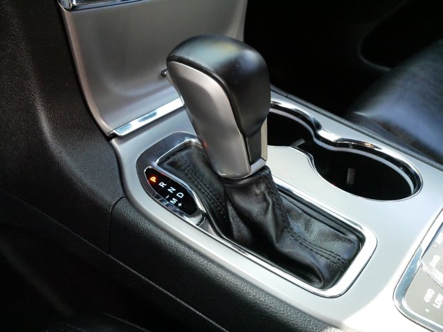 Vehicle image 27 of 36