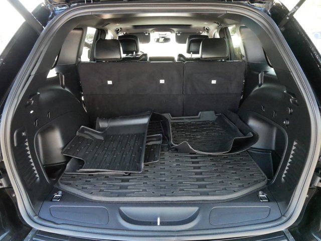 Vehicle image 21 of 36