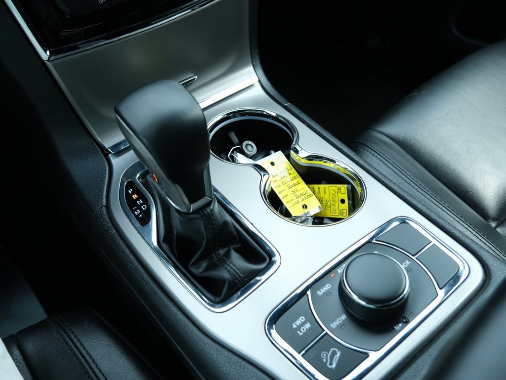 Vehicle image 24 of 38