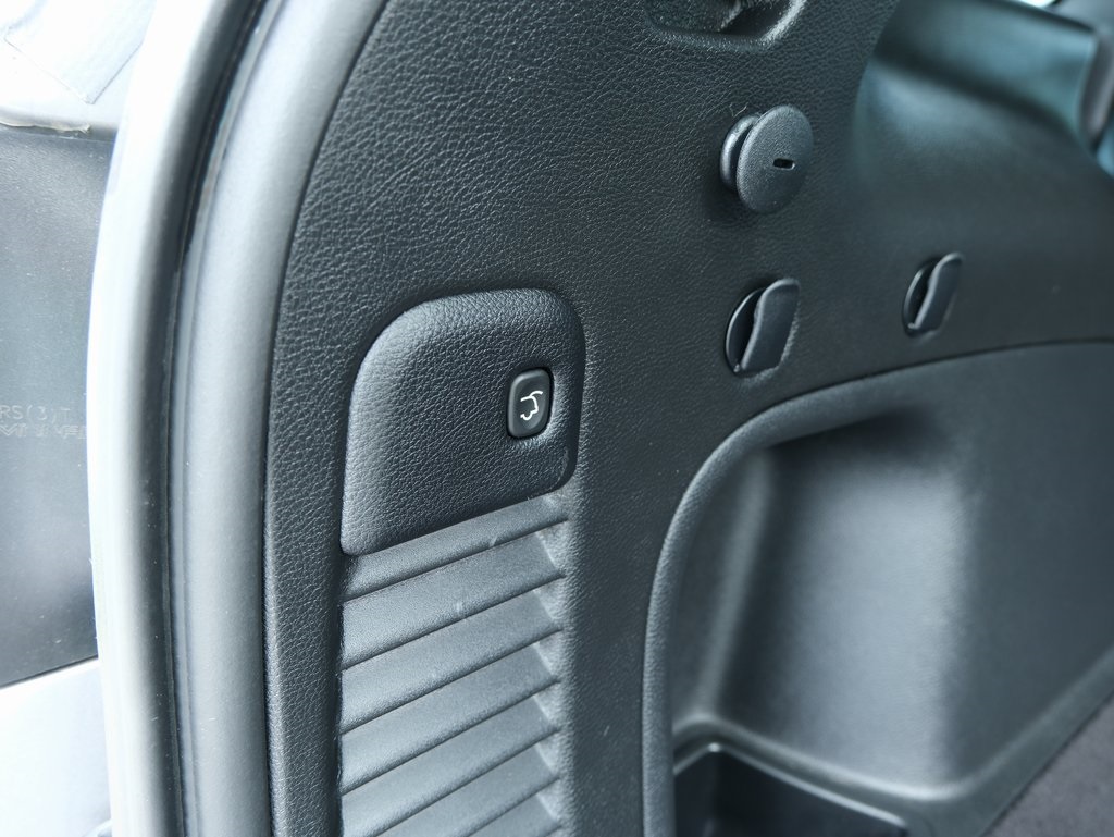 Vehicle image 37 of 38