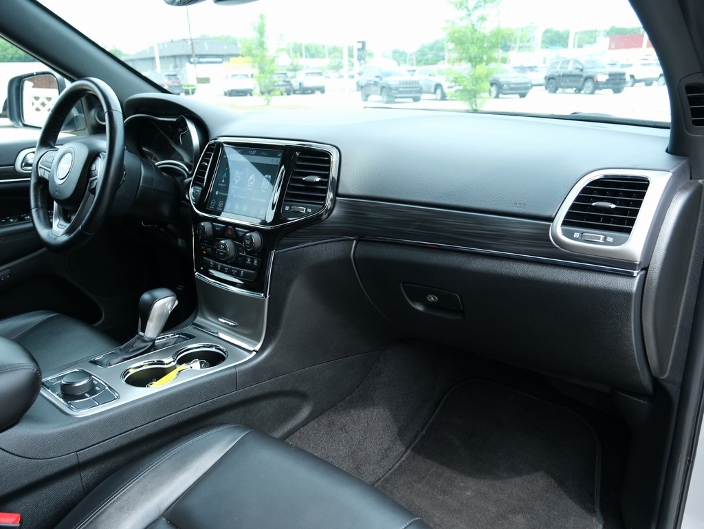 Vehicle image 34 of 38