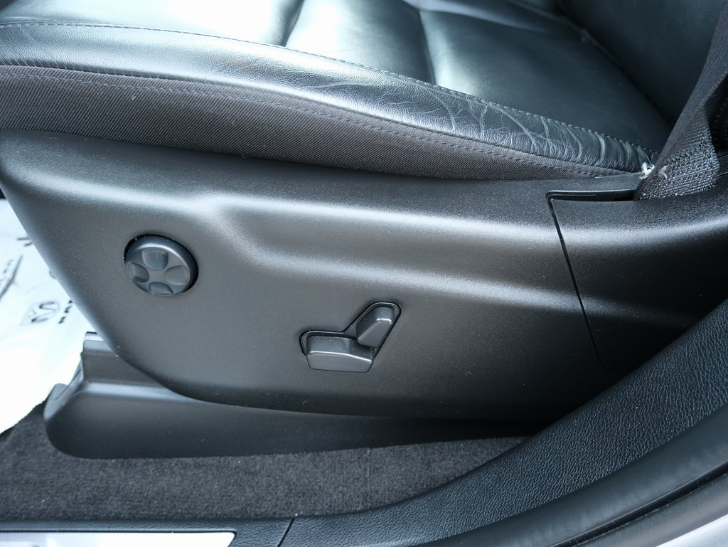 Vehicle image 27 of 38