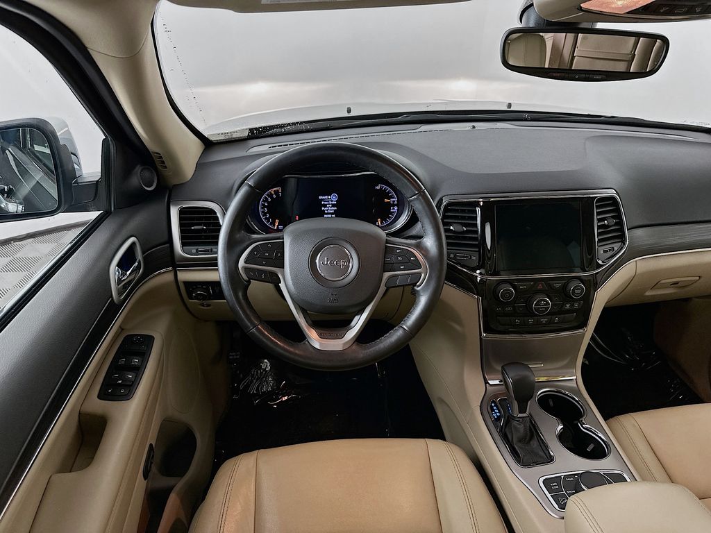 Vehicle image 31 of 40