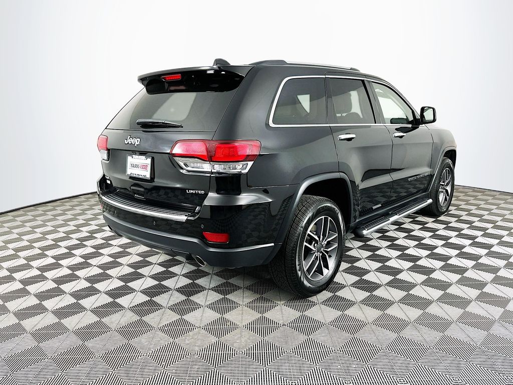 Vehicle image 6 of 40
