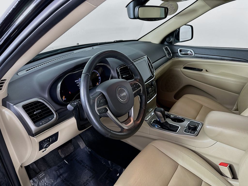Vehicle image 14 of 40