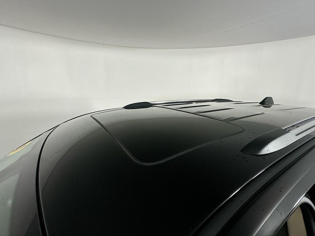 Vehicle image 30 of 40