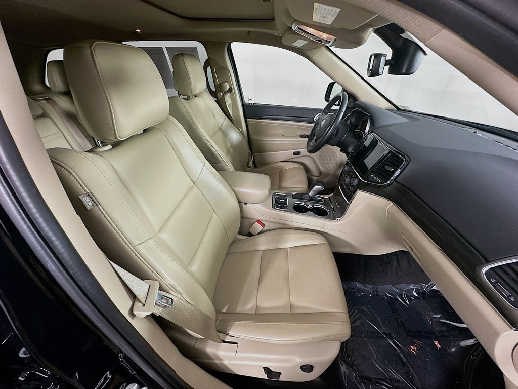 Vehicle image 36 of 40