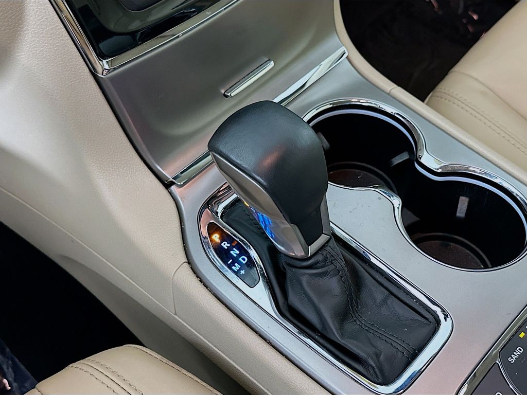 Vehicle image 23 of 40