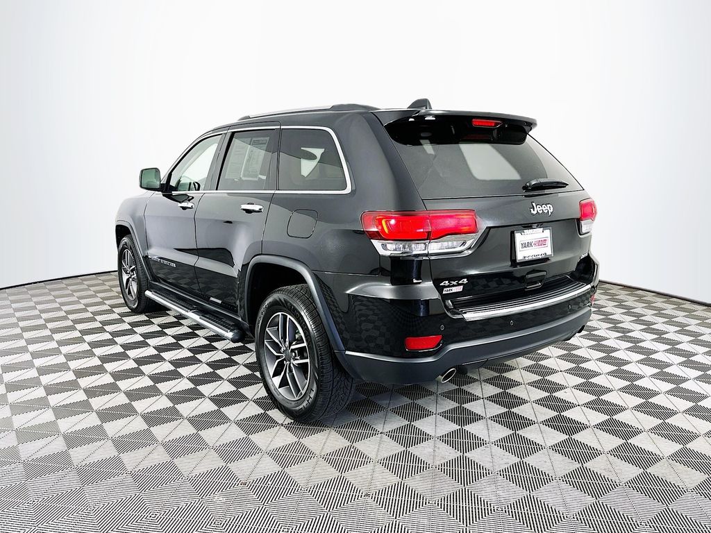 Vehicle image 8 of 40