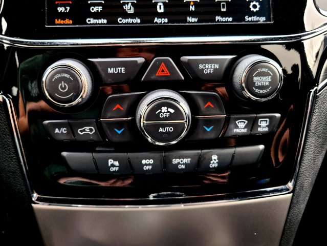 Vehicle image 27 of 37