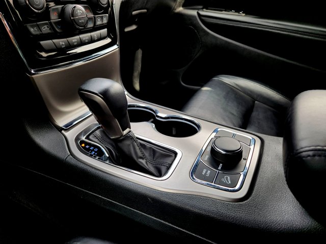 Vehicle image 28 of 37