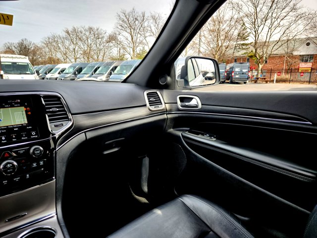 Vehicle image 31 of 37