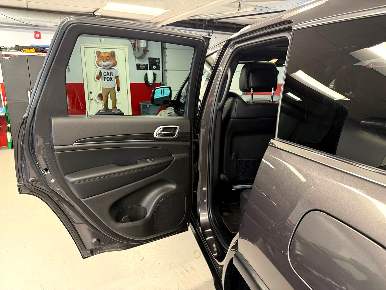 Vehicle image 36 of 59
